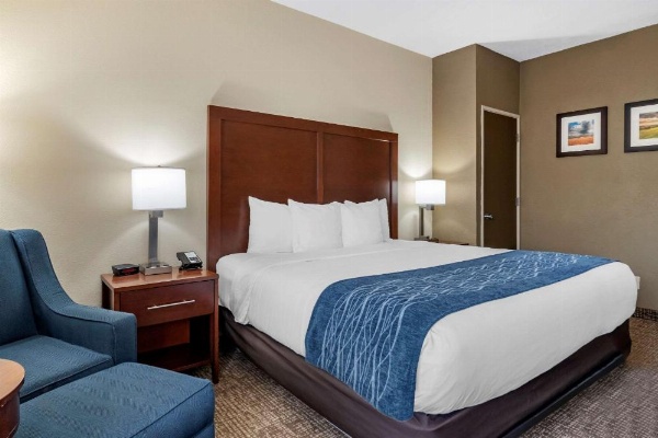 Comfort Inn & Suites Junction City - near Fort Riley image 13