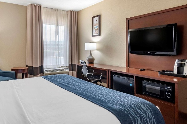 Comfort Inn & Suites Junction City - near Fort Riley image 5