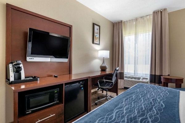 Comfort Inn & Suites Junction City - near Fort Riley image 9
